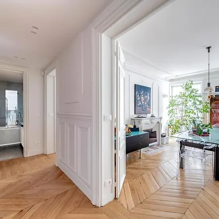 Beautiful 4 Bedrooms Flat By Champs Elysees * Paris