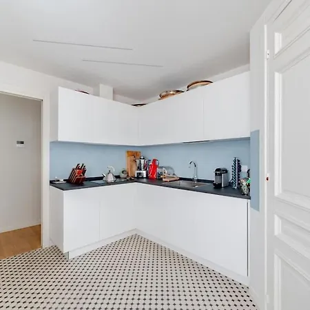 Beautiful 4 Bedrooms Flat By Champs Elysees Paris